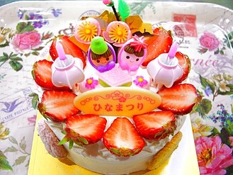 ひな祭りケーキ2018☆紅ほっぺ苺＆こだわりの生クリーム。おだいりさま、おひな様、金屏風,
ぼんぼりキャンドル、桃の花、ひなまつりプレート、ひなまつりギフト