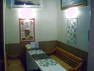 カフェコーナーの6人掛けテーブル&カフェカウンター