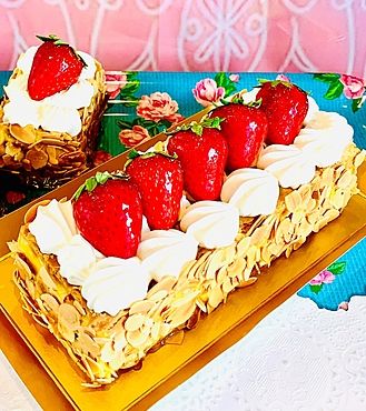 苺のミルフィーユ☆ナポレオンパイ2020静岡“紅ほっぺ苺”と“ミルフｨーユパイ”のケーキ。
