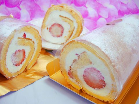 静岡産”紅ほっぺ苺”の≪まるごと苺みるくロールケーキ≫ 　